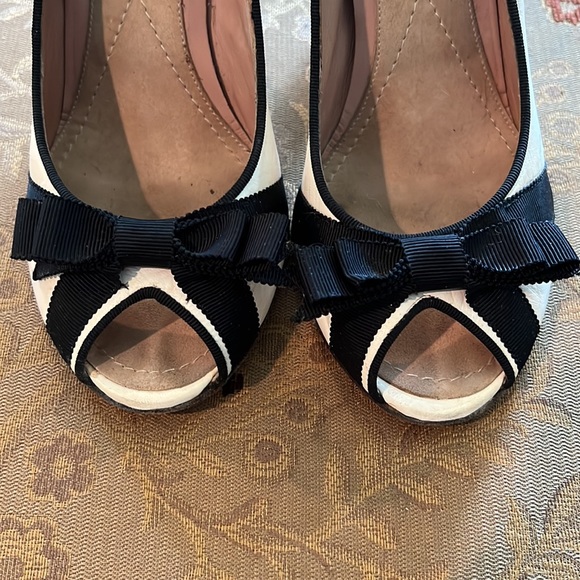 3/$36 Marc Jacobs Bow Heel - Picture 3 of 10